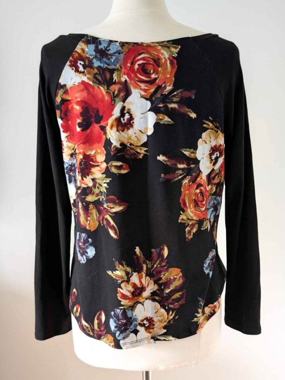 Bonded U.S.A. Pentagone black high-low long sleeve top dark floral back MEDIUM